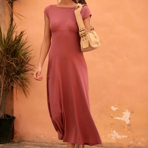 Elegant Pink Maxi Dress - Picture 4 of 4
